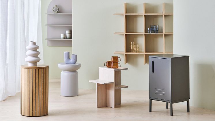 En ny kolleksjon av småmøbler er til salgs i norske butikker fra august 2023.