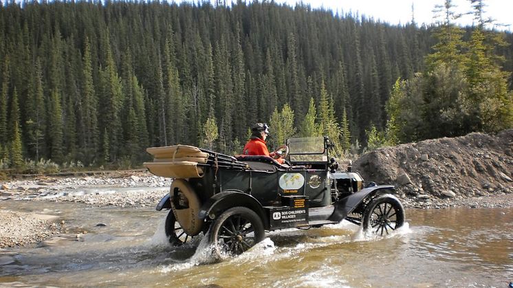 De åker jorden runt – i en 100 år gammal T-Ford