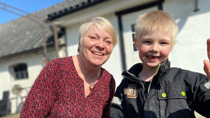 Eva Håkansson vill hjälpa andra. Tre timmar i veckan är hon avlösare i hemmet hos familjen Klasson för att ge stöd i deras vardag med sonen Jonatan. 