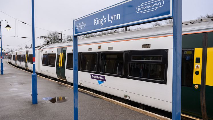 A preview 8-carriage train at King's Lynn 11 Dec 2020