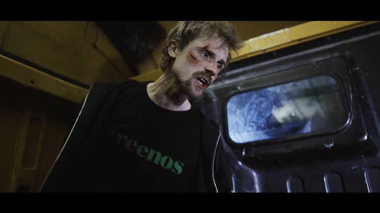Screenshot fra Asger B's nye musikvideo 'Syg industri' 2