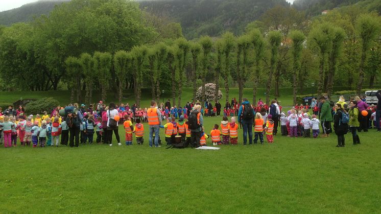 Over 200 barn og voksne var samlet til Kanvas-festival på Bergenshus festning.