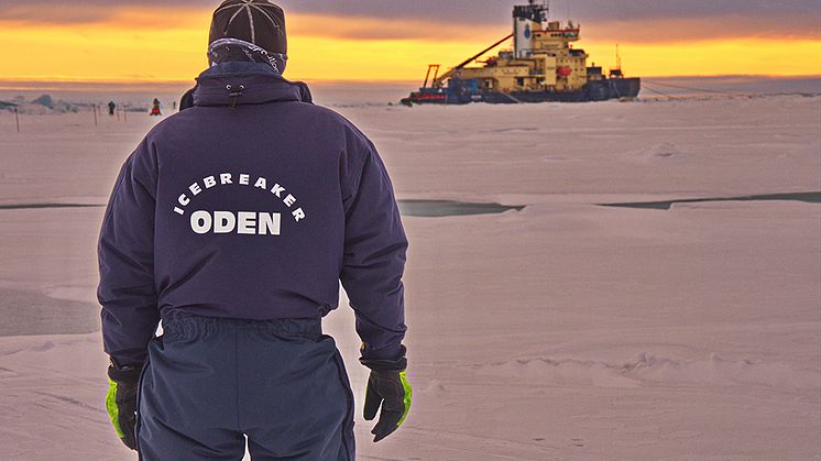 The Swedish icebreaker Oden will set sail from Longyearbyen on Svalbard, on 7 May carrying 40 scientists from Sweden, Finland, Switzerland, Germany, United Kingdom and USA, for a six-week research cruise in the Artic Ocean. Photo: Michael Tjernström