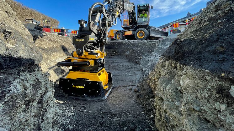 engcon's new compactor plate increases excavator efficiency and reduces the risk of personal injury