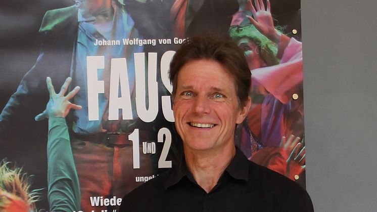 ‹Faust› am Goetheanum: Dirk Heinrich als Faust (Foto: Sebastian Jüngel)