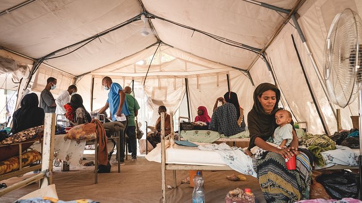 Läkare Utan Gränser har öppnat en tältklinik vid Duptisjukhuset i Afarregionen, Etiopien, för att hjälpa sjukvårdsmyndigheterna med den stora ökningen av patienter. Foto: Njiiri Karago/Läkare Utan Gränser 