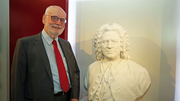 Ton Koopman, Präsident der Stiftung Bach-Archiv Leipzig, im Innenhof des Bosehauses - Foto: Andreas Schmidt 