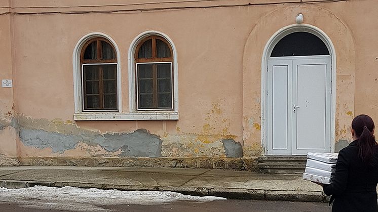 ЮСК България дарява спално бельо на три дома за възрастни хора