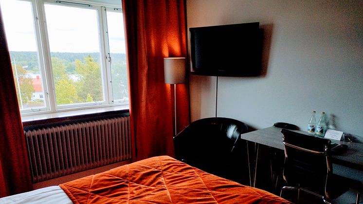 Från och med den 1 november på Hotell Kristina kommer du att kunna avsäga dig städning av rummet när du bor över i minst två nätter. På så vis skänker du 20 kr till Uppsala stadsmission och stöttar de som sover på gatan.