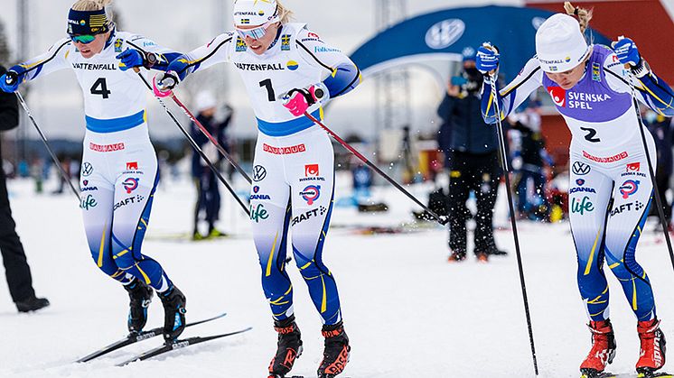 Maja Dahlqvist, Jonna Sundling och Linn Svahn under en träningstävling den 5 december 2020 i Östersund. Foto: Bildbyån.