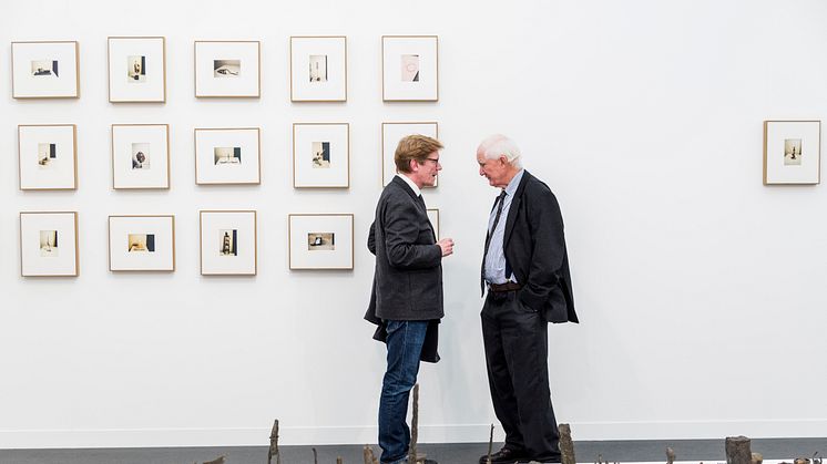 Gunnar B. Kvaran and Hans Rasmus Astrup in conversation at Frieze London 2018 (Photo: Javier Auris, NRK)
