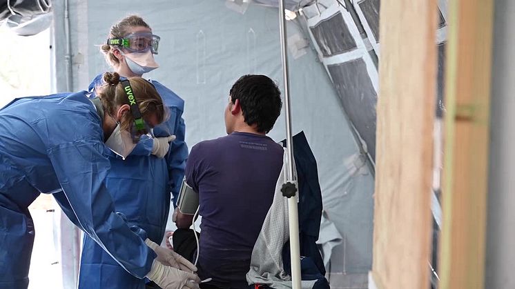 B-roll - Läkare Utan Gränsers klinik utanför Morialägret på den grekiska ön Lesbos.
