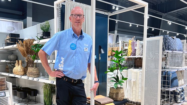 Henrik Börjesson, butikschef i Simrishamn har varit med från början, 1995. Nu flyttar han och kollegorna till en helt ny butik i Simrishamn.