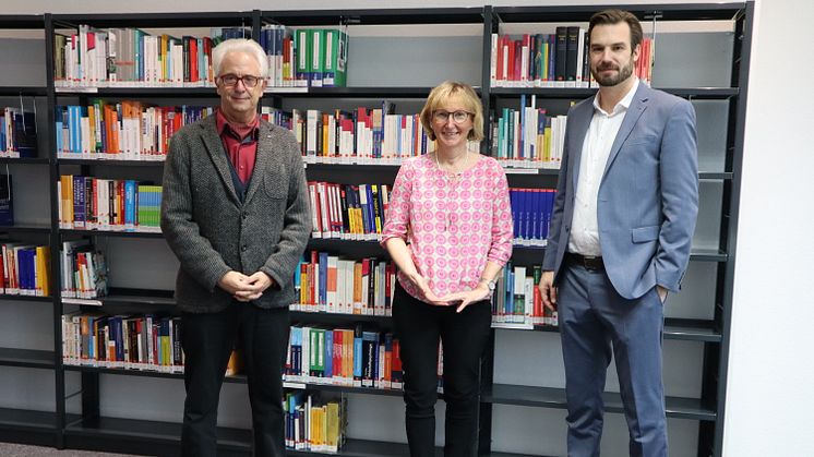 v. l. n. r. Prof. Dr. Hans-Rüdiger Kaufmann, Florian Fuß, Heide-Rose Gönner