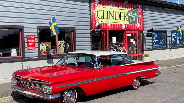 Sveriges svar på Route 66! GLINDER Retro och 1950 tals butik skapar ett unikt utflyktsmål längs en av Sveriges vackraste vägar! Riksettan från Mjölby till Gränna eller vice versa