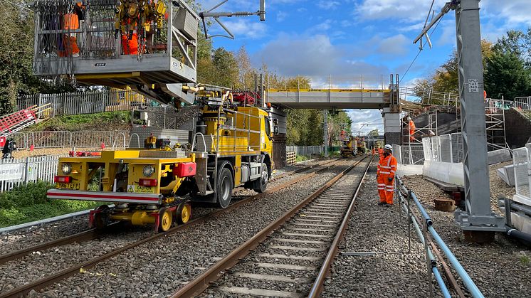 Network Rail engineers carry out wiring work on the Midland Main Line, Network Rail (1)