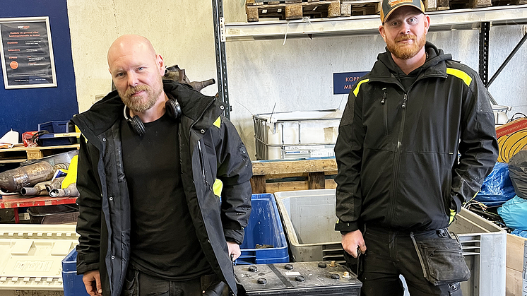 Stefan och Fredrik på SkrotSmart i Örebro har värdefulla tips till alla kunder som vill återvinna blybatterier rätt och lönsamt. 