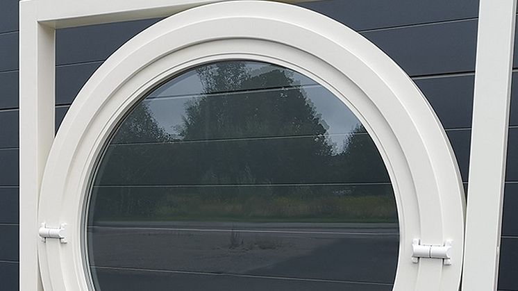 Regalfönster tillverkar kvalitativa fönster i vitek