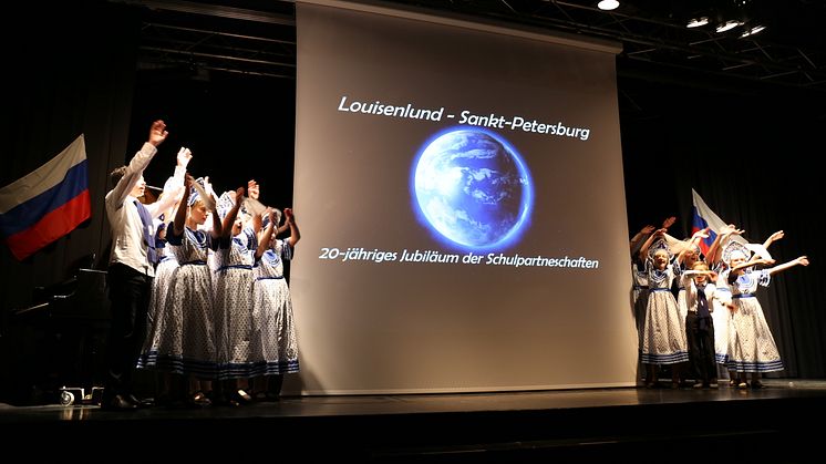 Schüler aus Sankt Petersburg, Nishnij Novgorod und Louisenlund feiern deutsch-russischern Kulturabend