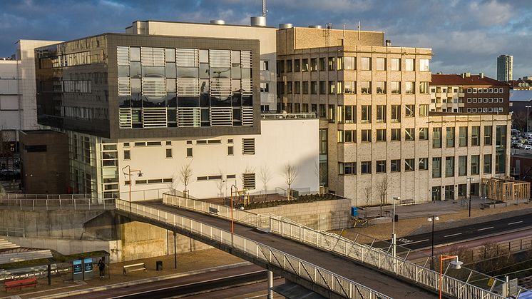 Polisen 5, Helsingborgs tingsrätt. Tillbyggnad certifierad enligt Miljöbyggnad Guld och befintliga lokaler certifierade enligt Miljöbyggnad Silver efter ombyggnad.