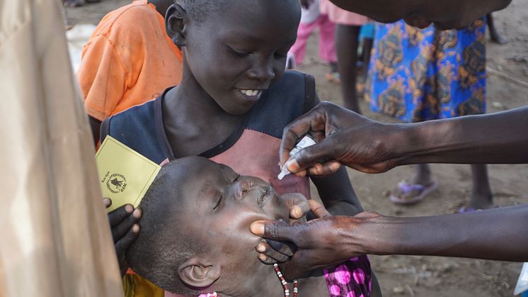 A child in South Sudan receives treatment. (Photo by Peter Martell / UNICEF)