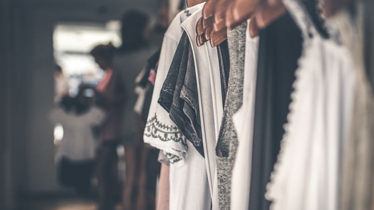 Nu växer secondhandmarknaden för kläder rekordstarkt