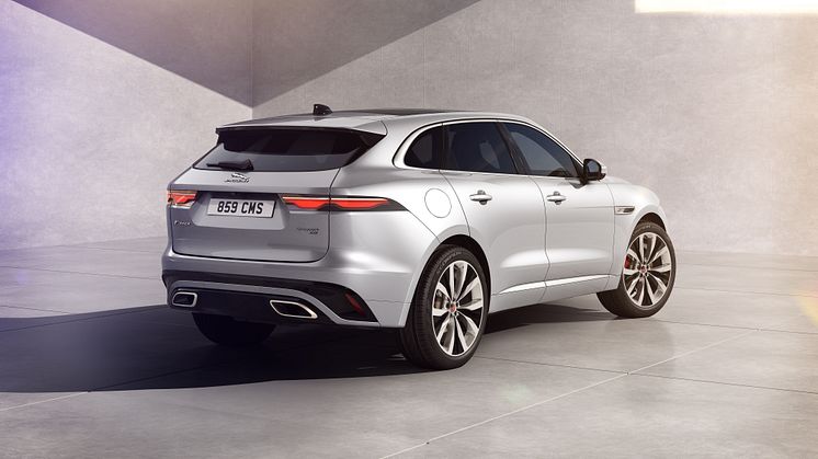 Jag_F-PACE_22MY_03_R-Dynamic_Exterior_Rear_3-4_110821