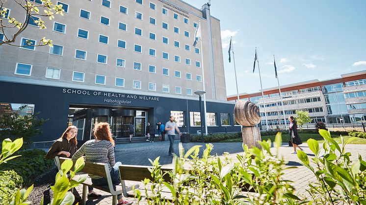 Jönköping University ansöker om att få starta en ny tandläkarutbildning och ett nytt forskarutbildningsområde