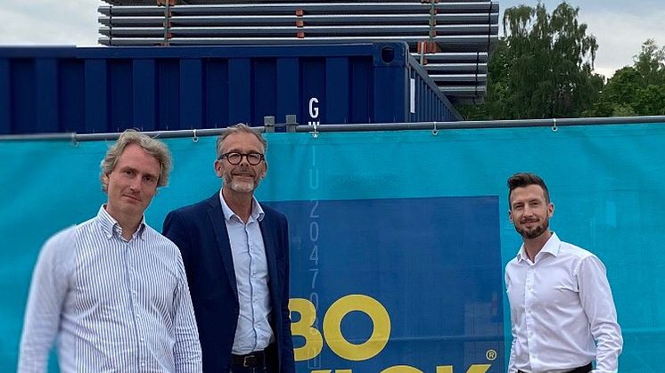 På bilden: Erik Selin, styrelseordförande K-Fastigheter, Niclas Bagler, chef BoKlok Sverige och Jacob Karlsson, VD K-Fastigheter