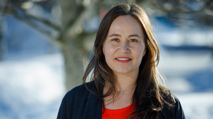 Jennie Brandén, statsvetare och postdoktor vid Institutionen för epidemiologi och global hälsa vid Umeå universitet, är huvudförfattare bakom rapporten "Våld mot samiska kvinnor". Fotograf: Mattias Pettersson