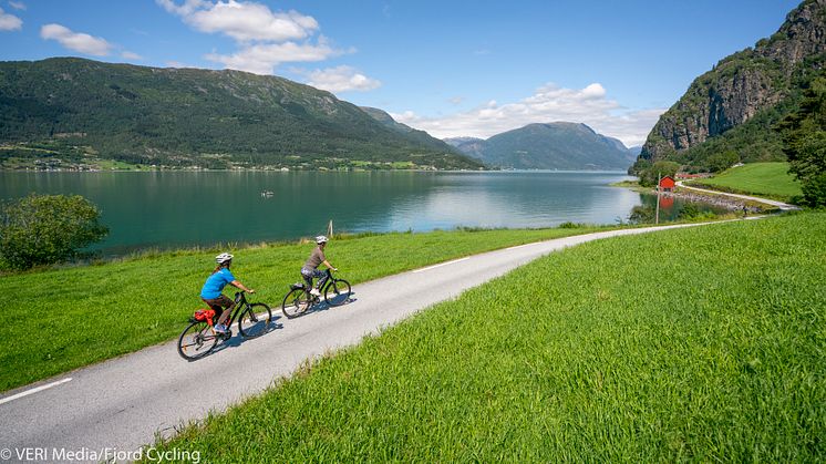Nå blir det enklere for syklister å finne veien langs Sognefjorden. Fjord Cycling lanserer rutebeskrivelser som tar deg trygt fram.