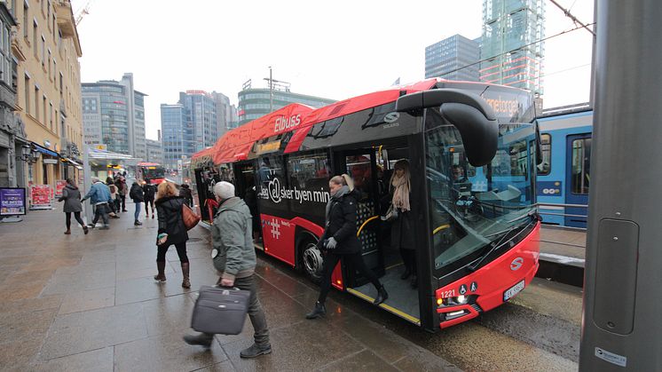 Antallet elbusser i hovedstaden gjør snart et byks. Nær hele bussparken i Oslo Sør blir utslippsfri ved oppstart av kontrakt i januar 2022. (Foto: Ruter/Øystein Dahl Johansen)
