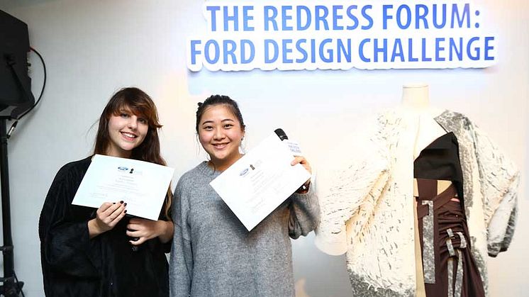 Ford viser setetrekk på catwalken:  Designere skapte moteklær  fra resirkulerte setetrekk