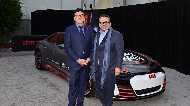 Anthony & Joe Russo foran Audi e-tron GT ved The Gray Man premieren