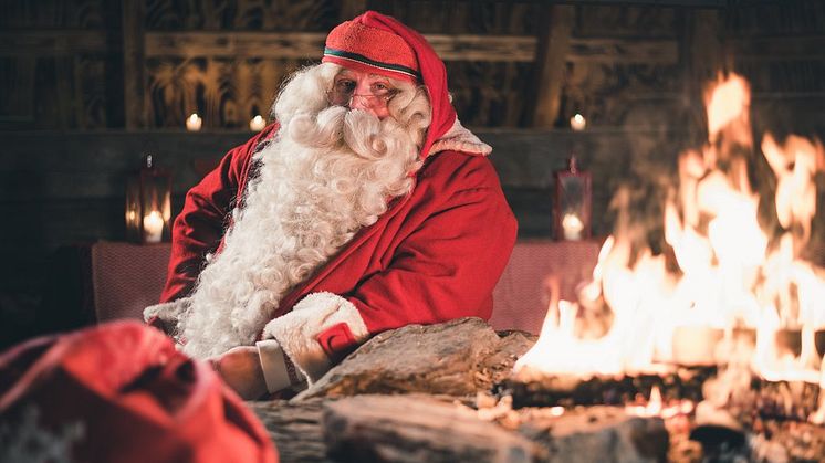 Joulupukki on aloittanut vuotuisen matkansa maailman lasten luo, Napapiiriltä Rovaniemeltä, Suomen Lapista 23. joulukuuta.