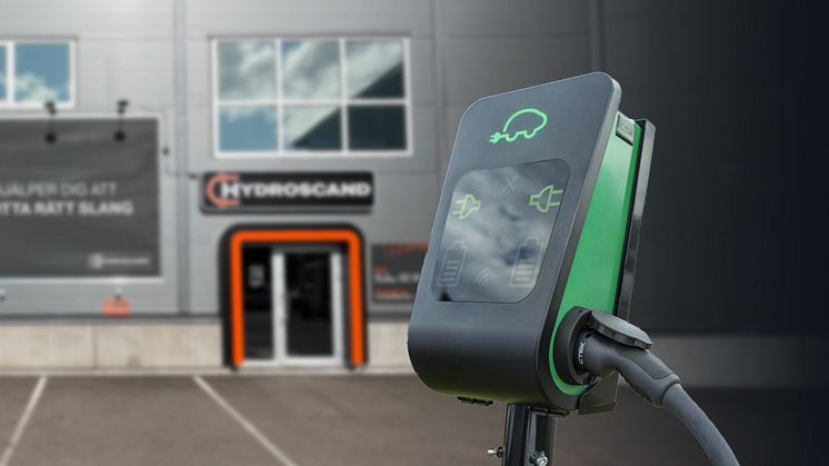 Hydroscand installerar elladdstolpar vid alla sina butiker i Sverige