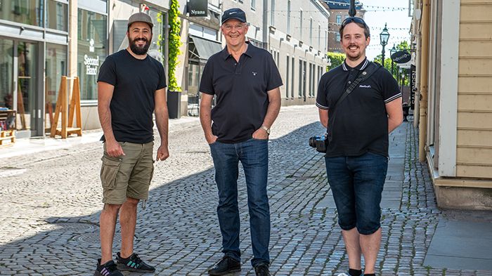 Fr.v. Waseem Youssef, Jarl Strömbom och Gustaf Syrén, de tre glada vinnarna i årets omgång av tävlingen #mittelskåp.  
