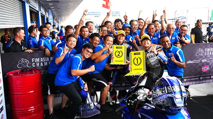  SS600 Race 1: ワンツーフィニッシュを達成した#22南本宗一郎と#24アピワット・ウォンタナノン(YAMAHA GEN BLU RACING TEAM ASEAN)