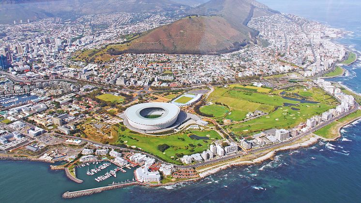 Kapstadt – mit dem Tafelberg im Hintergrund und dem Atlantischen Ozean direkt vor der Tür hat die moderne Hafenstadt an der Südwestküste Südafrikas eine beeindruckende Lage. 