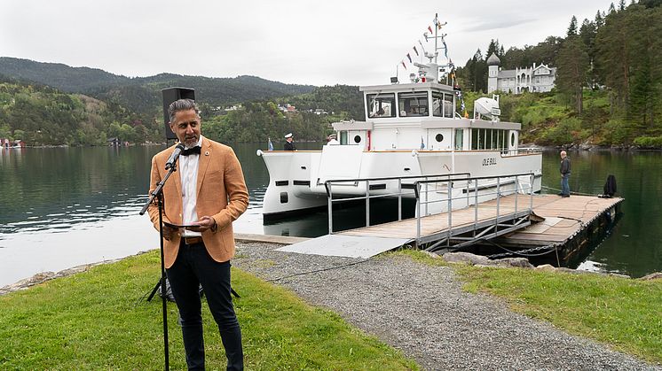 Kulturminister Abid Raja døpte den nye elektriske museumsbåten «Ole Bull» på Lysøen, tirsdag 25. mai (foto: Dag Fosse)