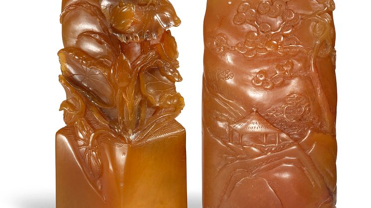 Two Chinese seals of soapstone in tianhuang style, amber coloured, cut with landscape, poems and lotus leaves with a frog and insects. Qing, 19th century. H. 6.5 and 7 cm.  Hammer price: DKK 1.1 million (€ 190,000 including buyer’s premium).