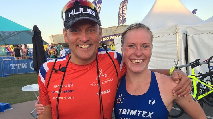 Lotte Miller og sportsjef i Norges Triatlonforbund, Arild Tveiten, var meget godt fornøyde etter Millers prestasjon i dag.