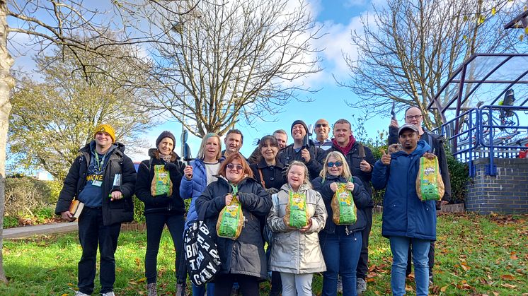 Volunteers from the local charity, The Daylight Club, planted more than 200 flower bulbs at St Albans City station. More images below. 