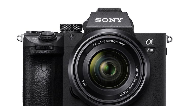 Sony élargit sa gamme « plein format sans miroir » avec un nouvel appareil photo α7 III équipé des dernières technologies d'imagerie et doté d'un boîtier compact