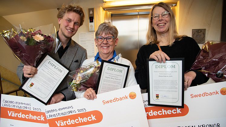 Årets vinnare av Landsbygdspriset! Från vänster i bild: Jim Holmgren, Birgitta Åberg Andersson och Anna-Karin Lööv.