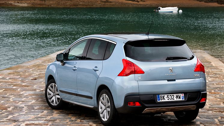 Peugeot leder loppet mot låga koldioxidutsläpp - Peugeot 3008 HYbrid4