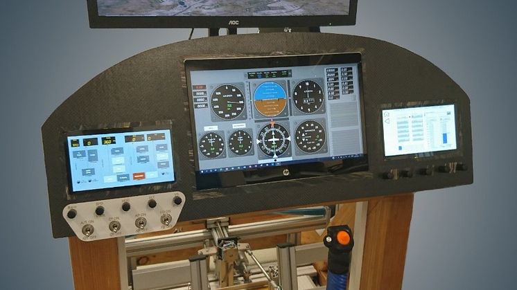 Die TH Wildau stellt auf der Messe AERO 2022 unter anderem ihren eigenständig entwickelten LabVIEW-basierten Simulator vor. (Bild TH Wildau)