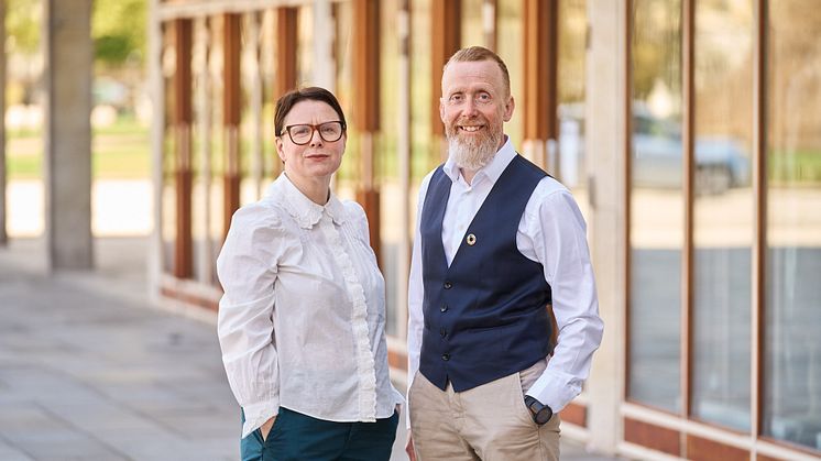 Per Olsson och Kristina Åkerlund kombinerar ledande sjukhusarkitektur med hållbarhetsexpertis. Foto: Peter Westrup