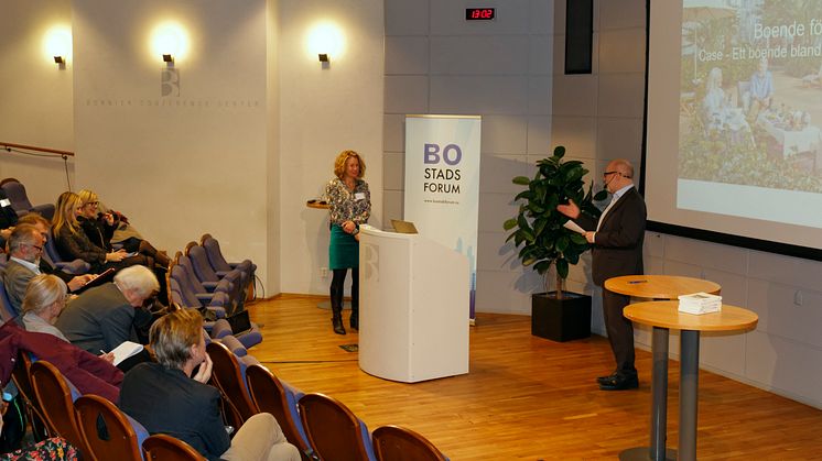 Jeanette Öhman från Bovieran välkomnades av Stefan Attefall. Bild: Kjell Arne Larsson