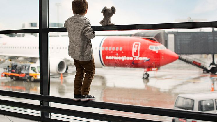 Child at airport 